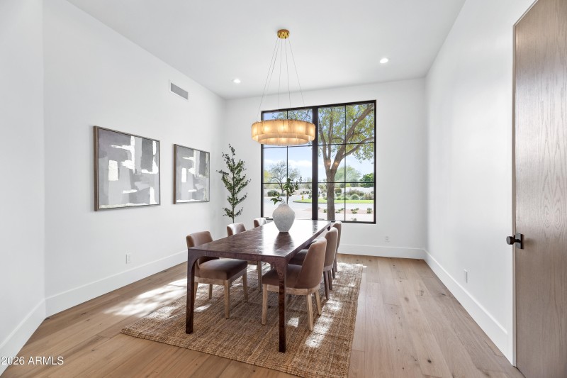 Interior (24 of 32)