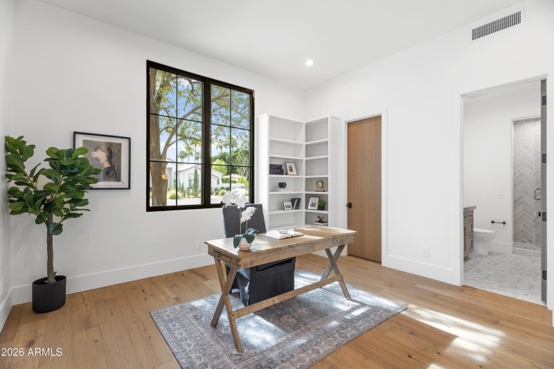 Interior (1 of 32)
