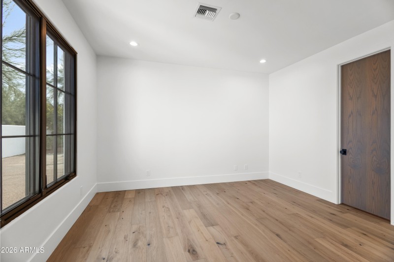 Interior (12 of 32)