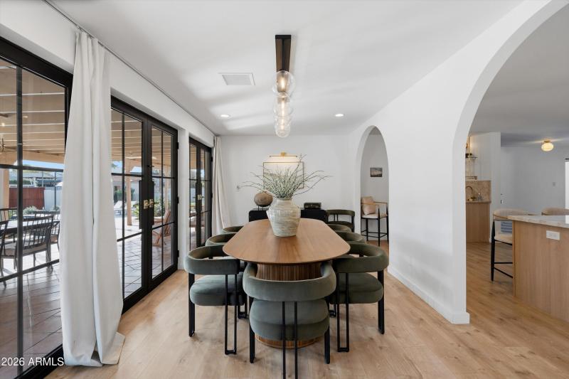 19-Dining Area