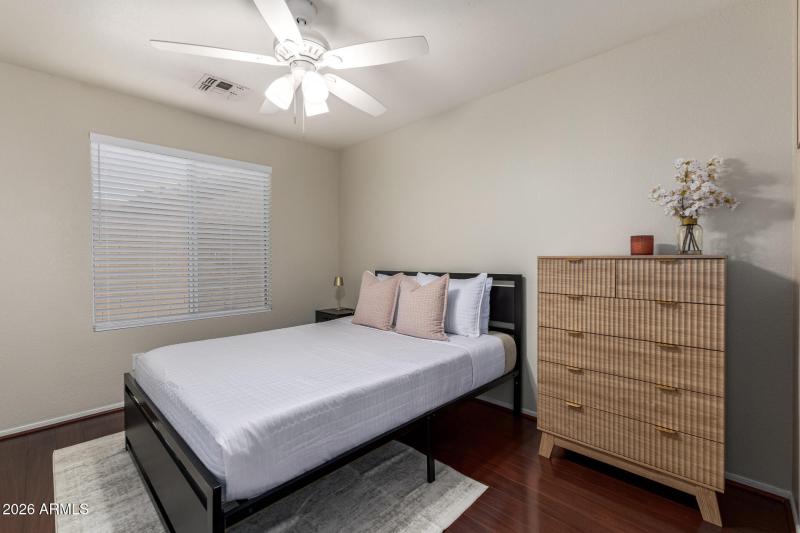 27 - Menlo