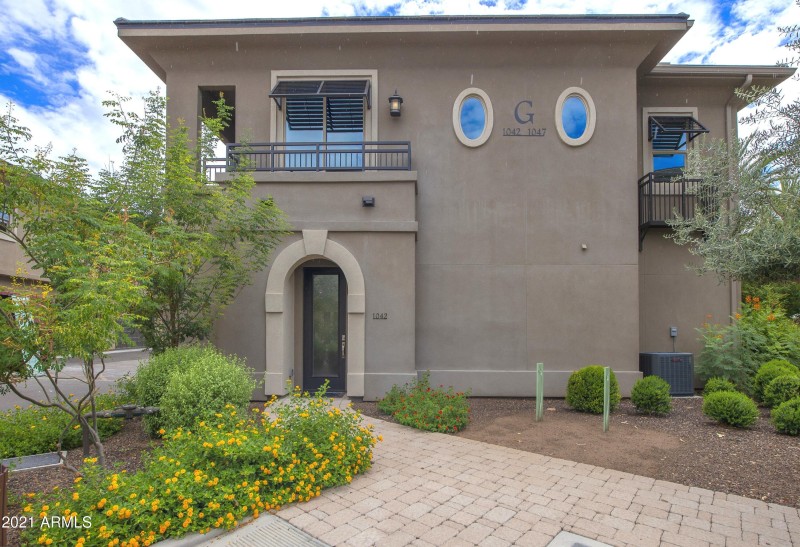 002_Nice Curb Appeal