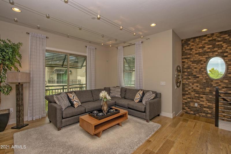 003_Living Room