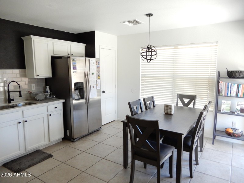 EAT IN KITCHEN