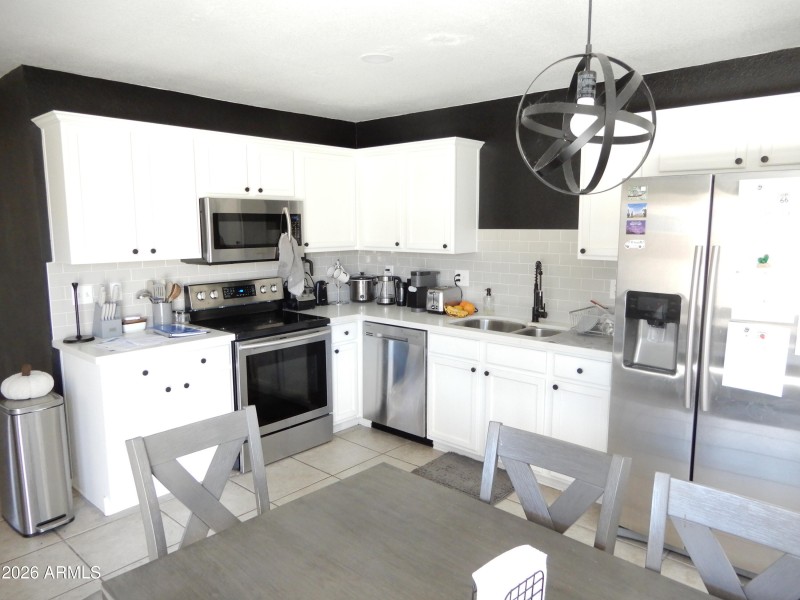 SPACIOUS KITCHEN