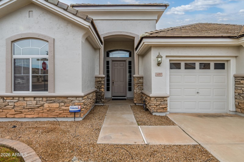 1695 E Monterey St-3