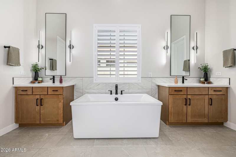 Primary Bathroom 4