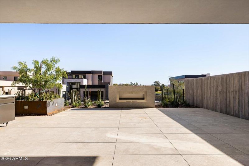 Tons of Entertaining Space