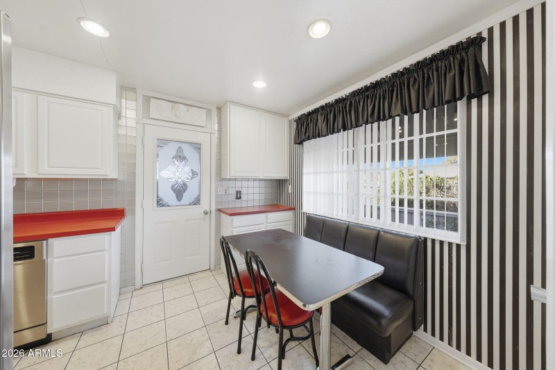 Eat-in Kitchen