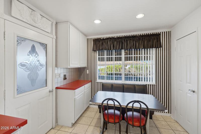 Eat-in Kitchen