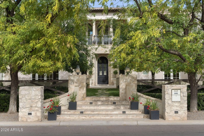 Exeter Blvd Front