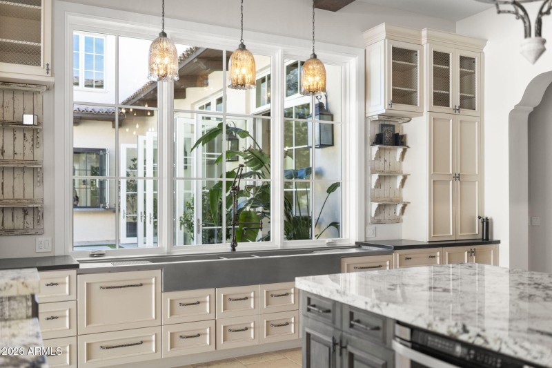 Exeter Blvd Kitchen