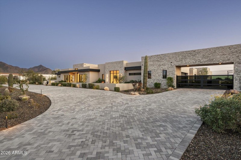 069_Exterior Front