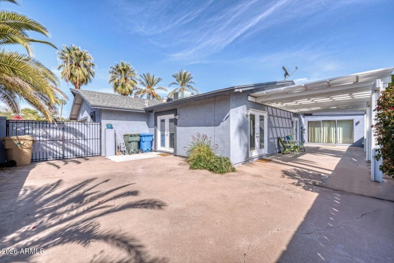 Patio & Backyard