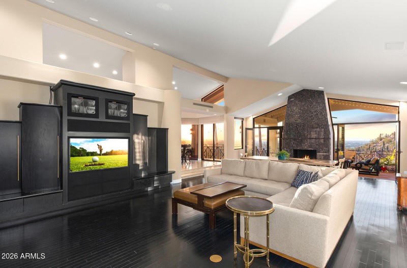 2 FAMILY ROOMS