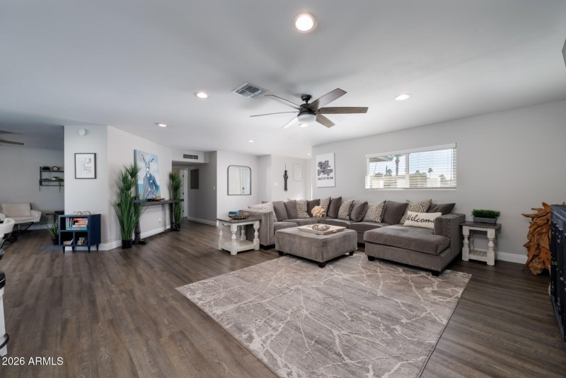 E Mackenzie Dr (8714)-6