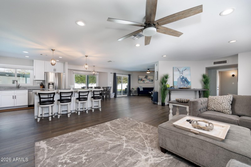 E Mackenzie Dr (8714)-7