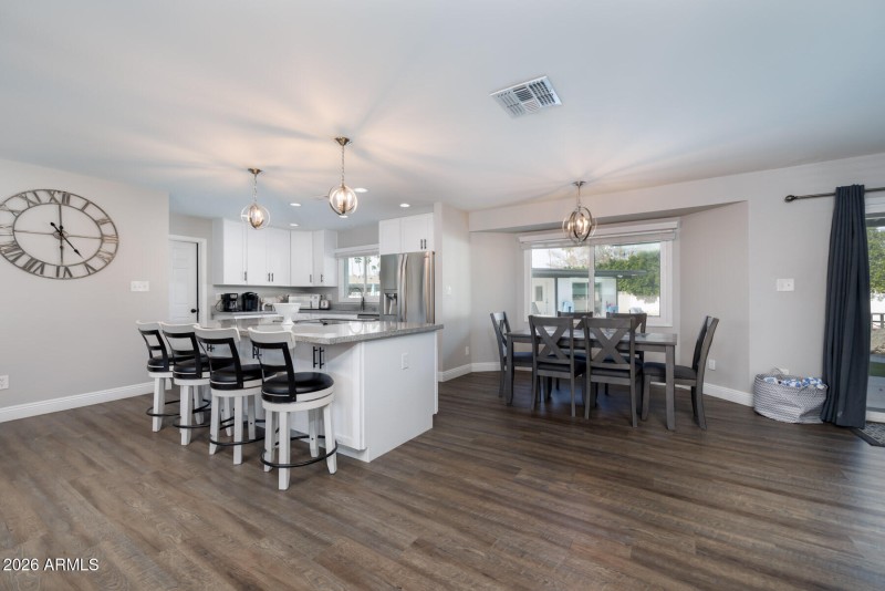E Mackenzie Dr (8714)-8