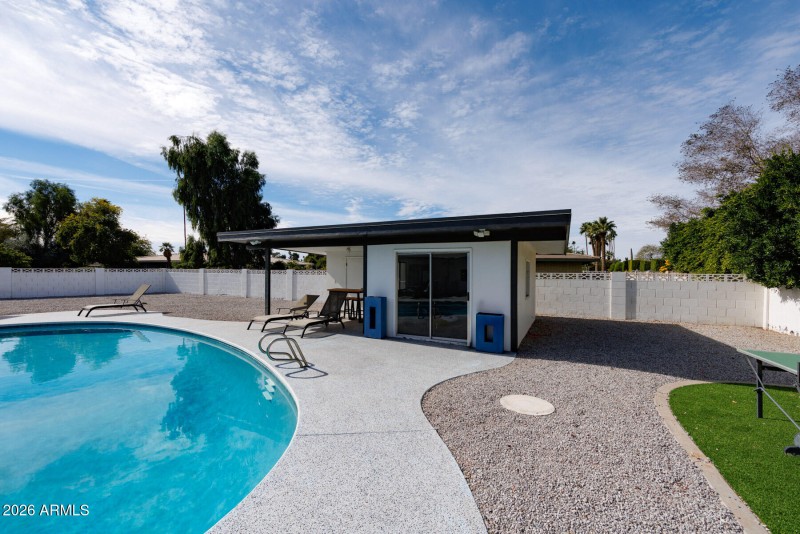 E Mackenzie Dr (8714)-24