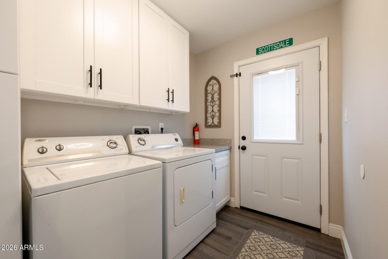 E Mackenzie Dr (8714)-28