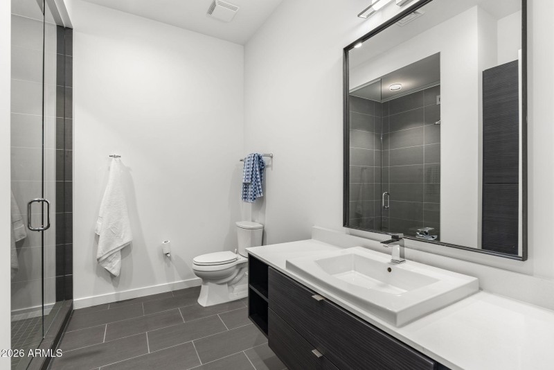 Contemporary Guest Bathroom