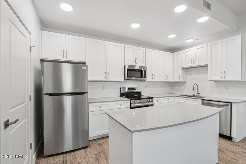 11-web-or-mls-3021 W Williams Dr A101-S0