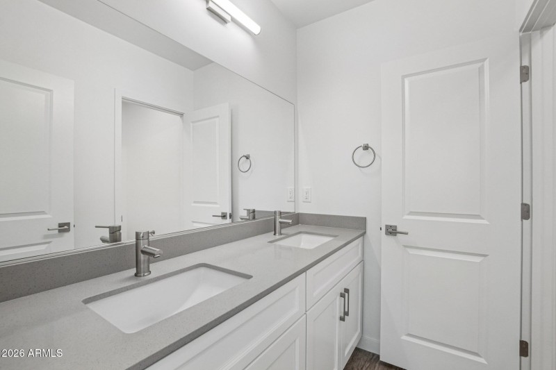 33-web-or-mls-3021 W Williams Dr A204-S0
