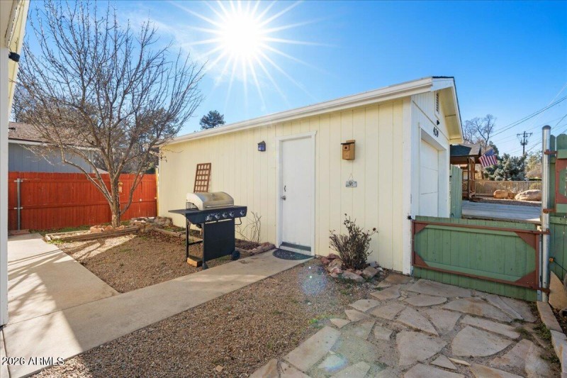 04-Detached Garage