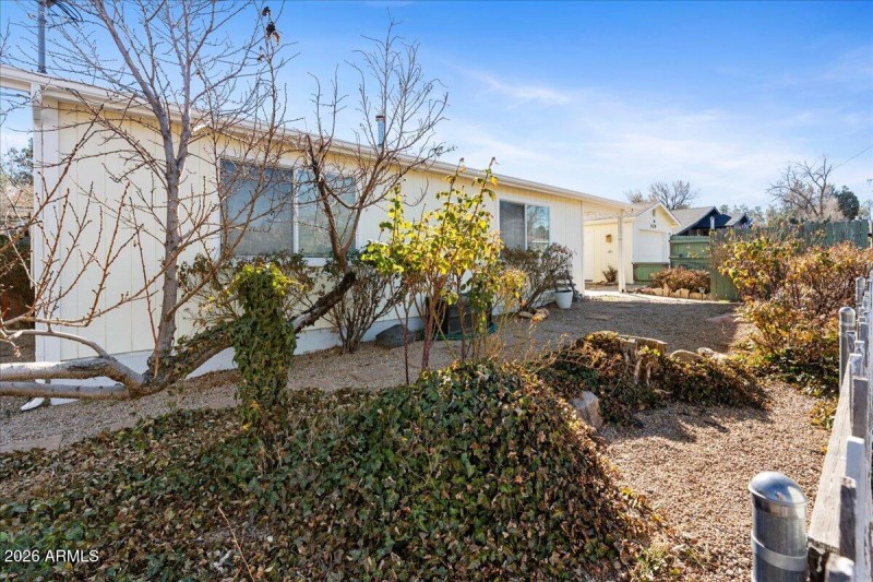 08-Front Yard