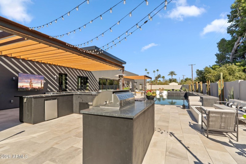 Outdoor Kitchen