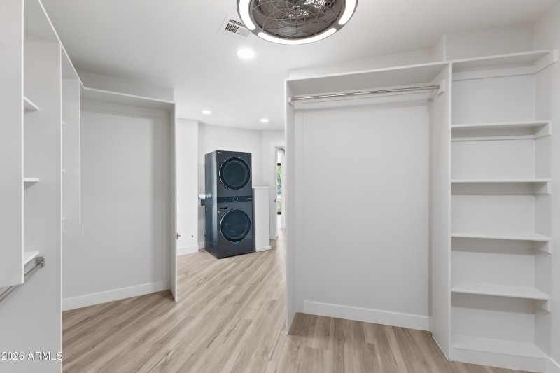Primary Walk_In Closet