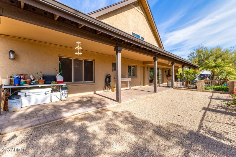 Covered Patio & Courtyard