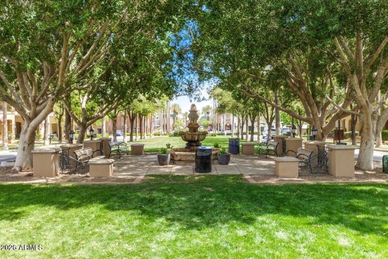 Main st.Raven park