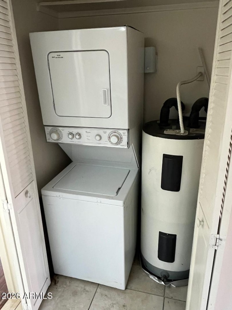 KITCH Utility Closet w/W&D