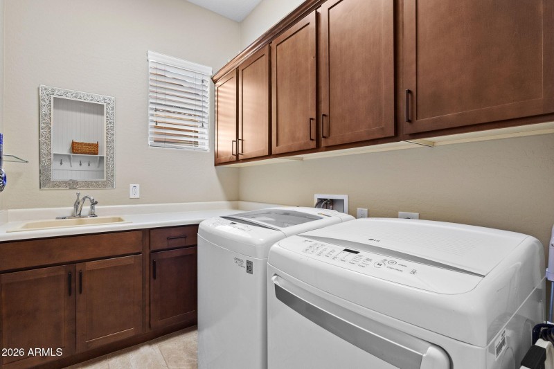 Laundry w/ sink