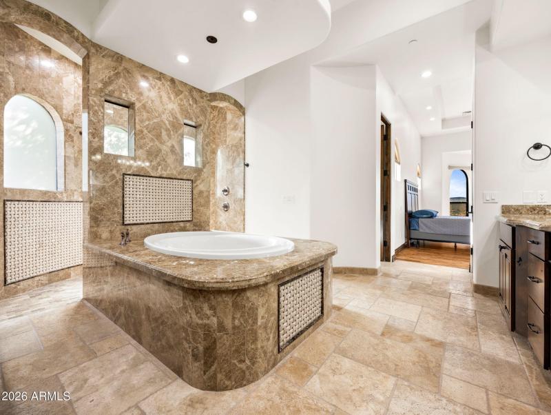 Tub Celiing Filler Walk-Thru Shower