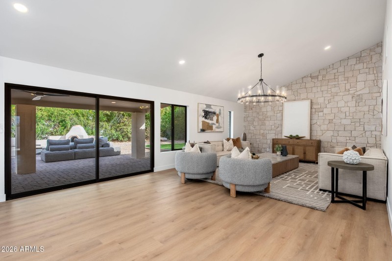 9025 N 83rd Pl - 16