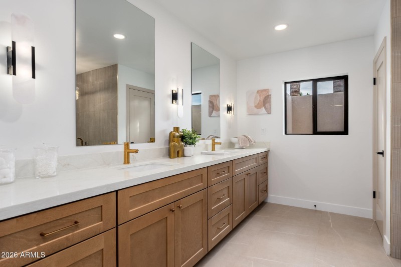 9025 N 83rd Pl - 24