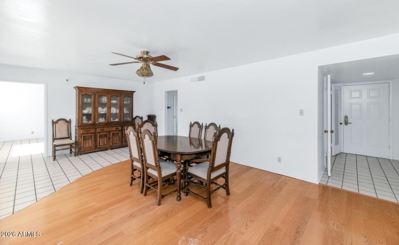 2039 W Windsor Ave-large-004-010-2039 W