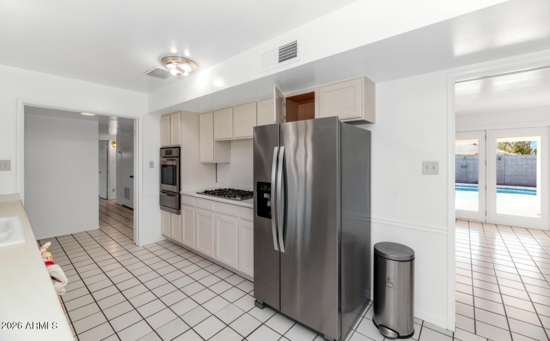 2039 W Windsor Ave-large-007-013-2039 W