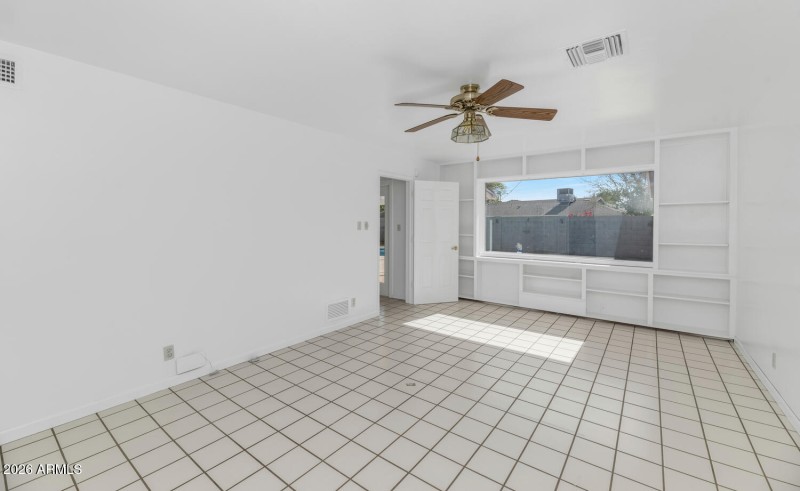 2039 W Windsor Ave-large-013-014-2039 W