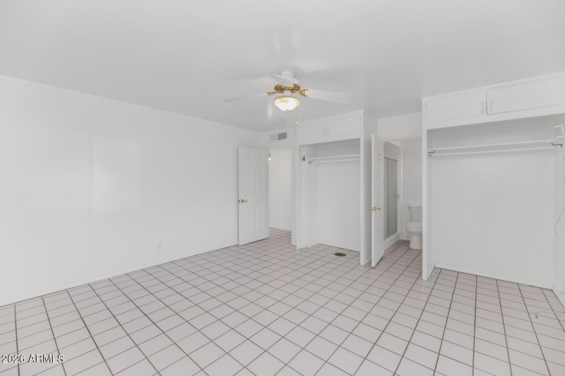 2039 W Windsor Ave-large-019-022-2039 W