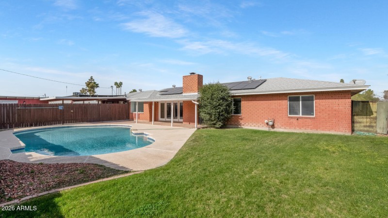 2039 W Windsor Ave-large-026-006-2039 W