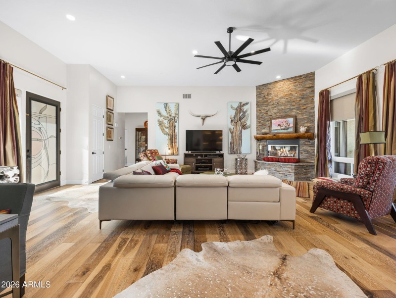 42-web-or-mls-38313 N 17th Way-43