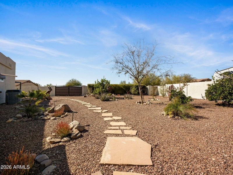 23-web-or-mls-38313 N 17th Way-24