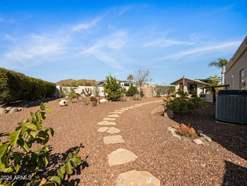 22-web-or-mls-38313 N 17th Way-23