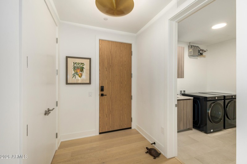 foyer/laundry