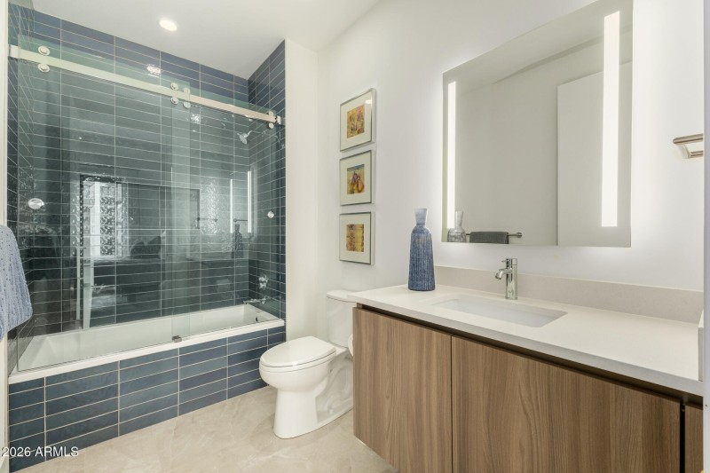 ensuite guest bath