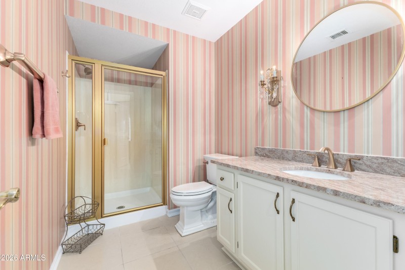 SUN 25 - GUEST BATH