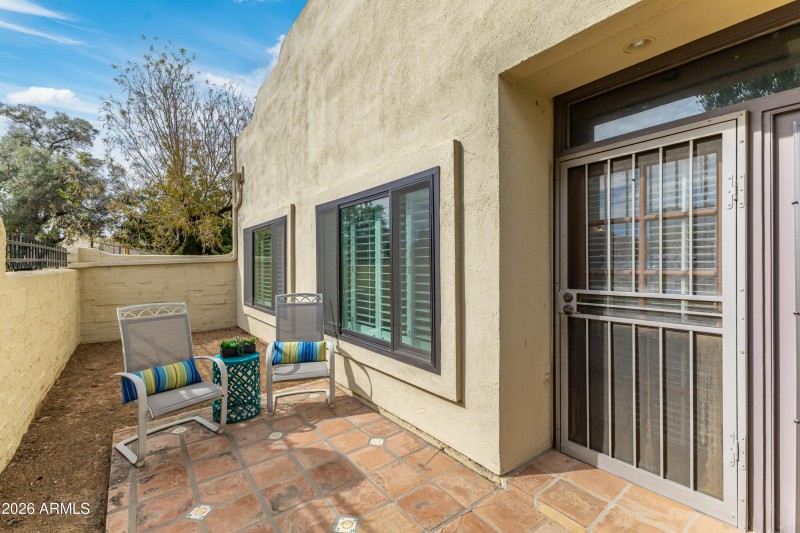SUN 28 - PATIO 1